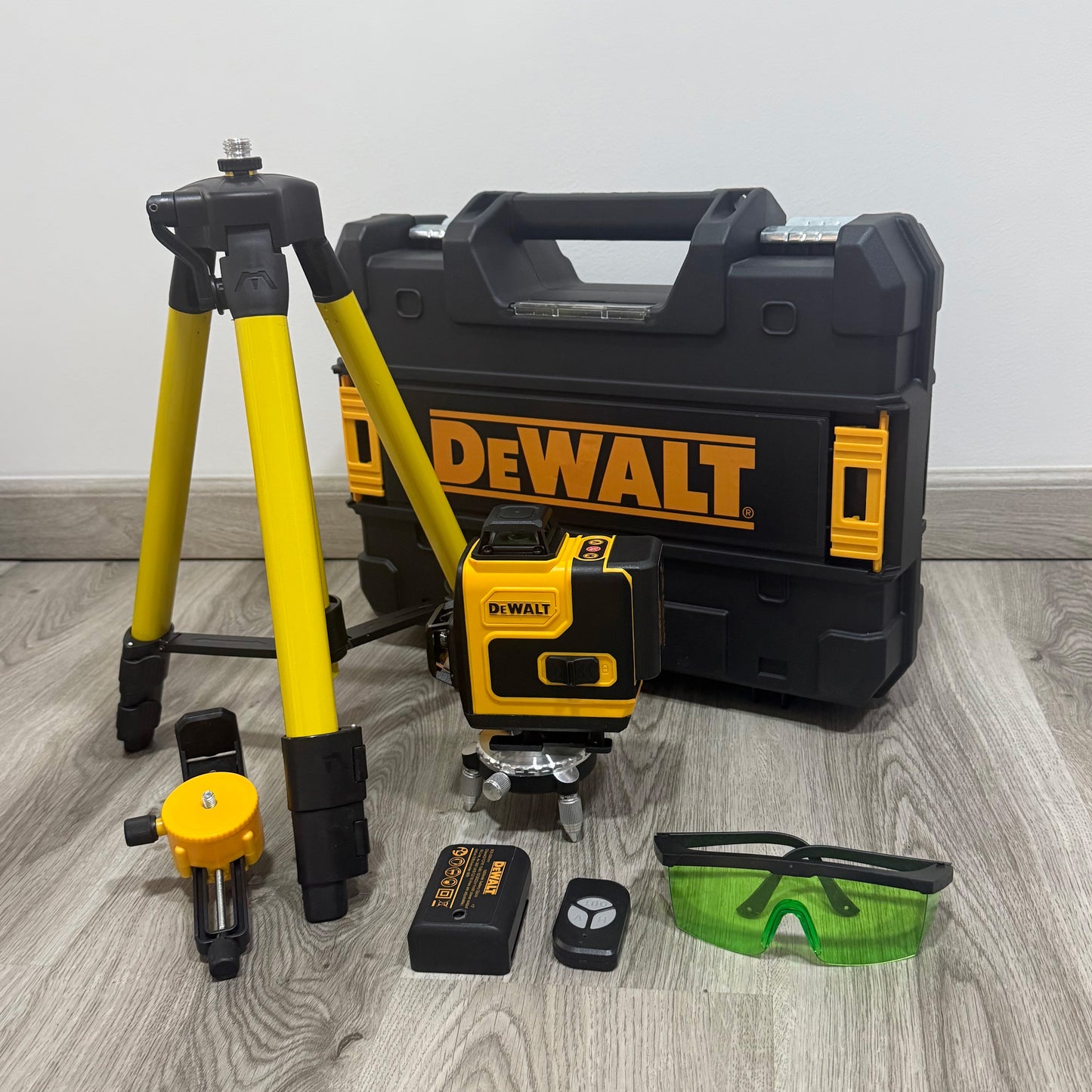 Nivel Láser 16 Líneas DW — Autonivelante Profesional